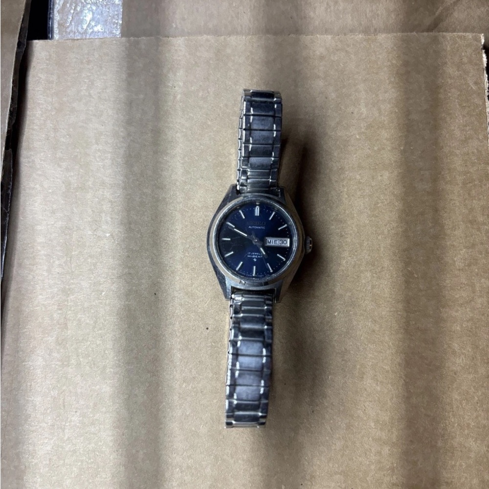 Vintage Blue Seiko 17 Jewels Self
Winding Watch 2906-0069 Day Date